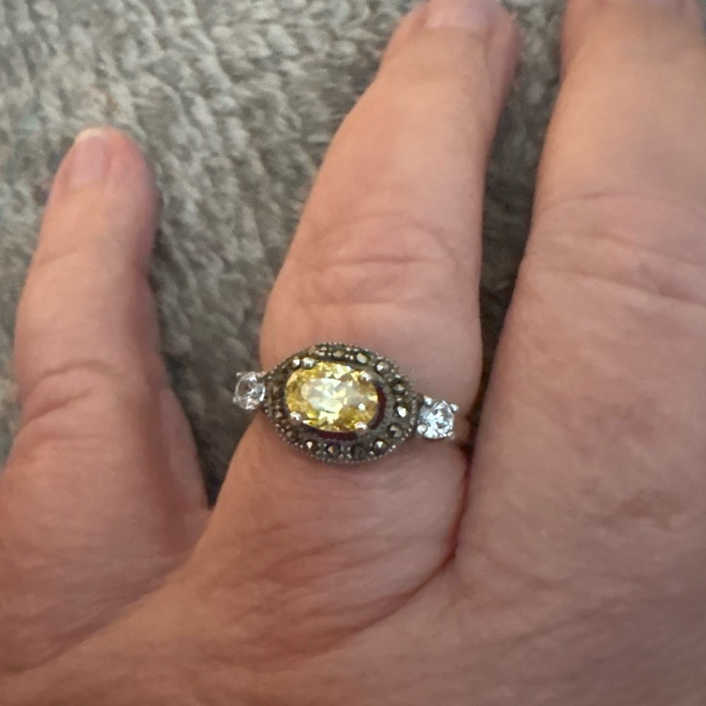 GUC marcasite with yellow stone. Size 6.5. Stamped .925